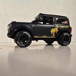 Maisto 1:24 Design 2021 Ford Bronco Off Road Toyo Tires
